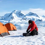Como funciona um acampamento antártico?